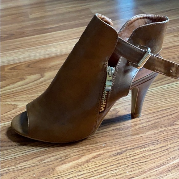 High heels - Picture 2 of 2